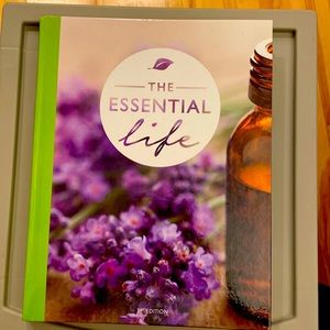 The essential life book/3rd edition NEW